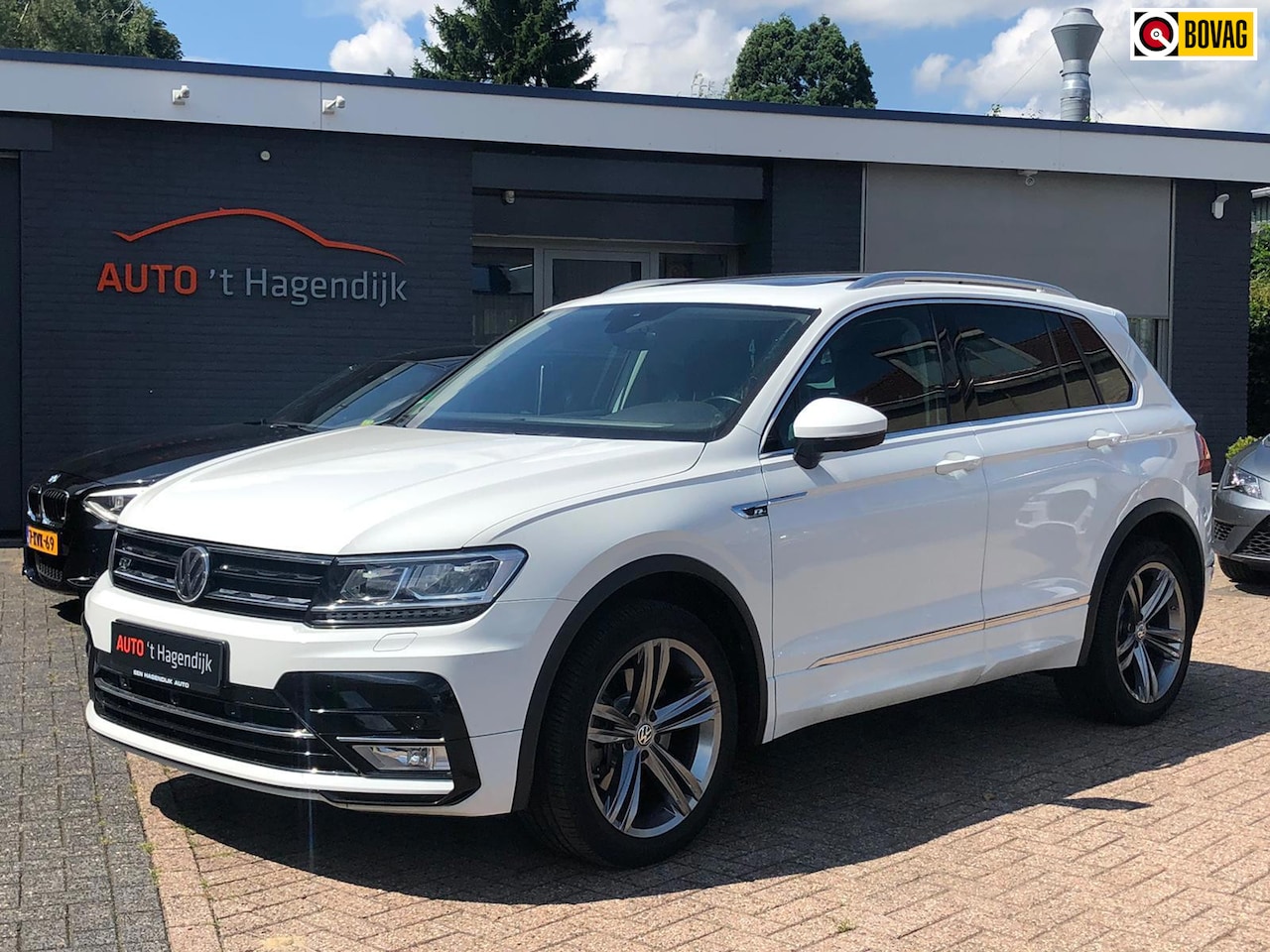 Volkswagen Tiguan - 2.0 TSI AUT 4M Highline R-line pano virtual trekh - AutoWereld.nl