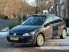 Volkswagen Golf - 1.2 TSI Business Edition R Connected