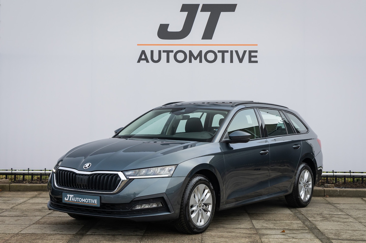 Skoda Octavia Combi - 1.0 TSI Bns Edition Hybrid Pano | Trekhaak | Stoelverwarming - AutoWereld.nl