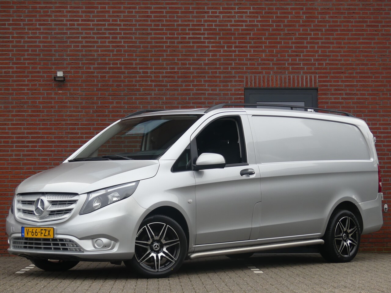 Mercedes-Benz Vito - 114 CDI Lang Camera/Cruise control/Side bars - AutoWereld.nl