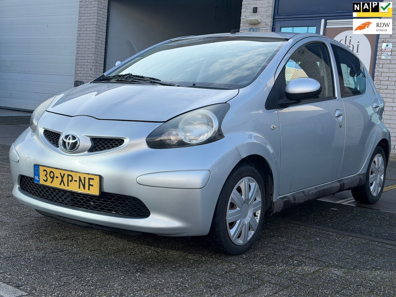 Toyota Aygo - 1.0-12V +/ 5drs/nap/1jaar apk/ airco/ EL-ramen/ zeer nette auto. - AutoWereld.nl