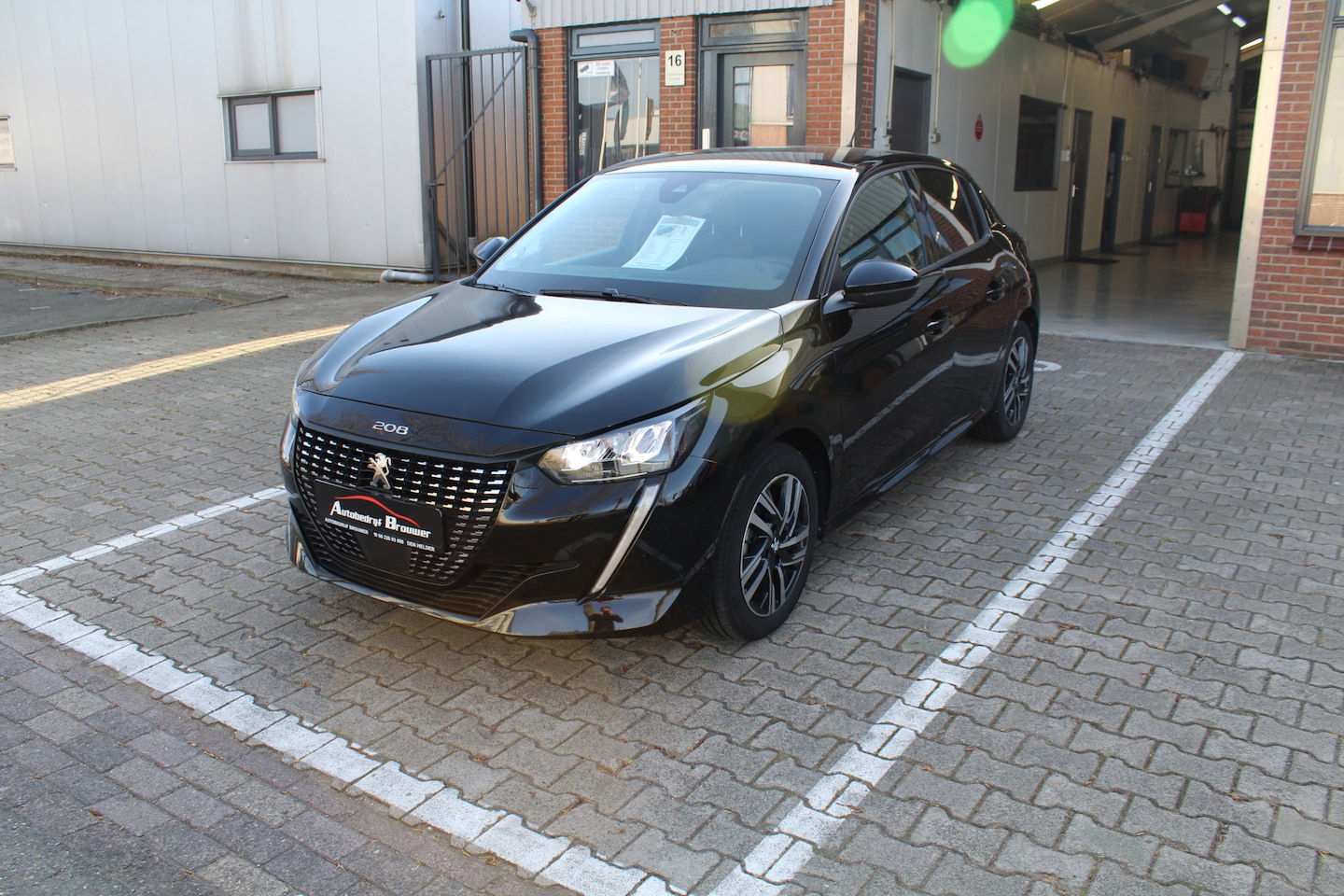 Peugeot 208 - 1.2 PureTech Allure 100pk / Open & Go Keyless Entry Apple CarPlay Android Auto - AutoWereld.nl