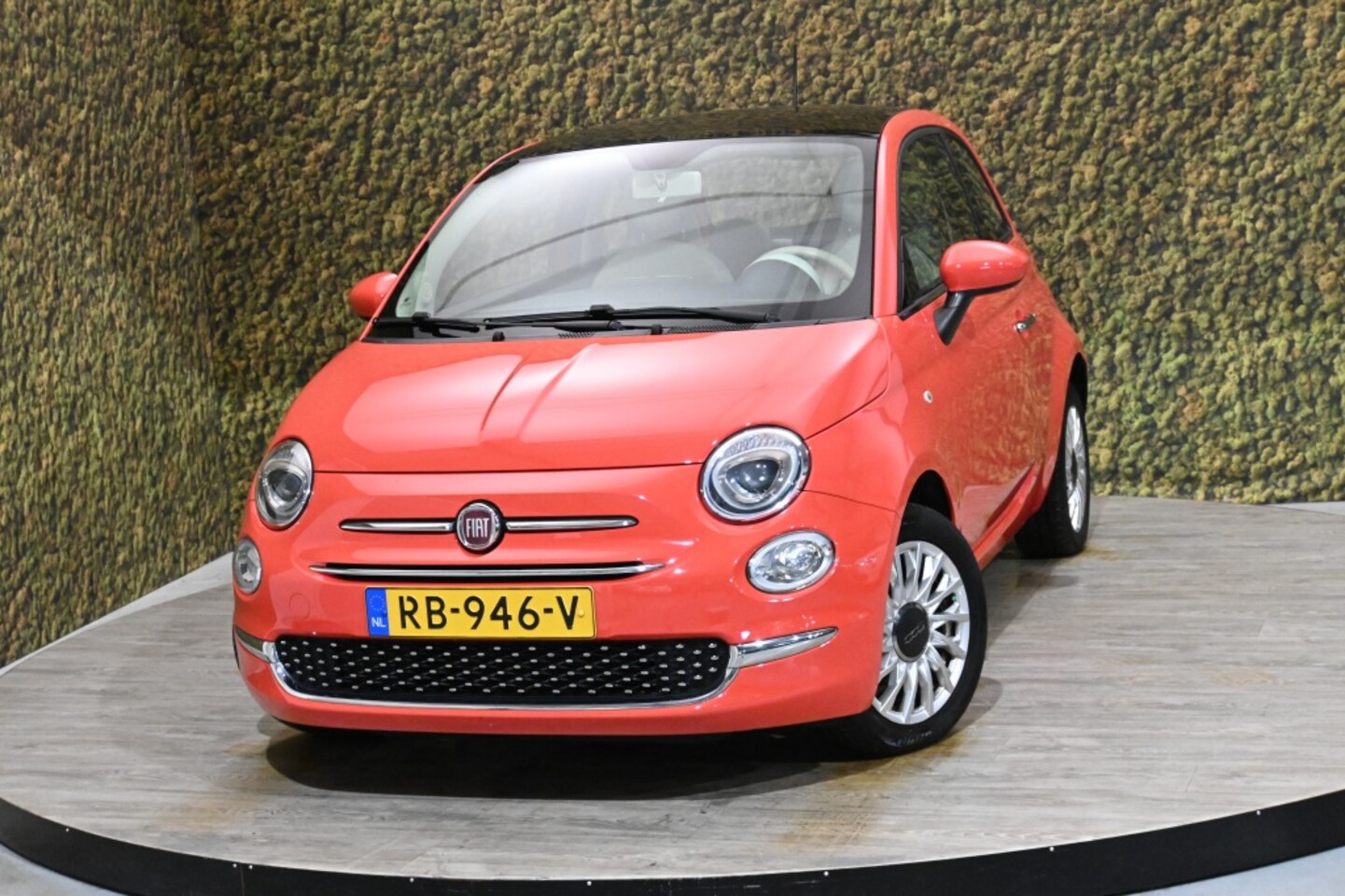 Fiat 500 - 1.2 Lounge | Groot scherm | Panorama *Koraalrood - AutoWereld.nl