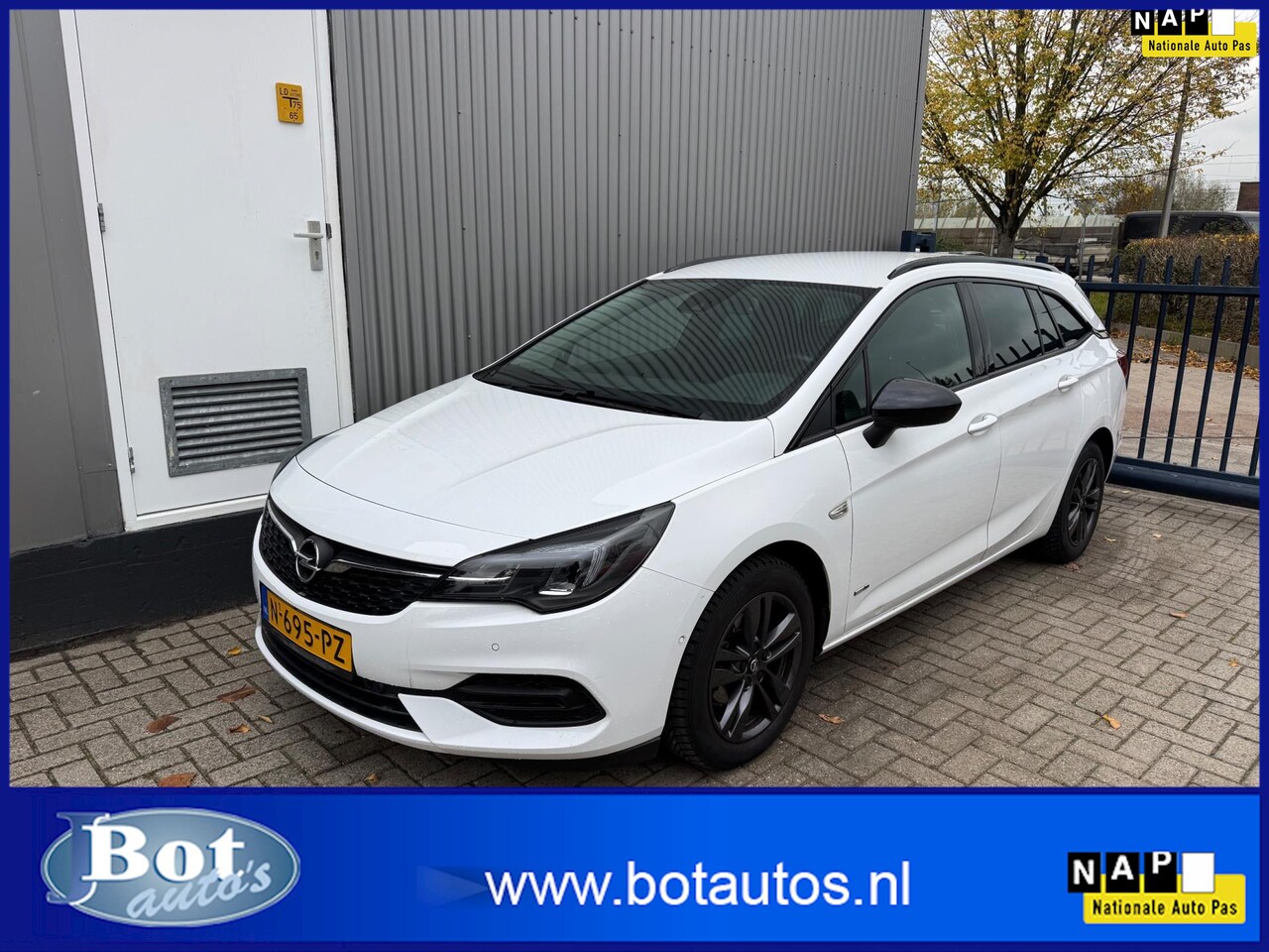 Opel Astra Sports Tourer - 1.2 Design & Tech ECC / CRUISE / NAVI / CAMERA / TREKHAAK / LMV / PARKEERASSISTENT - AutoWereld.nl
