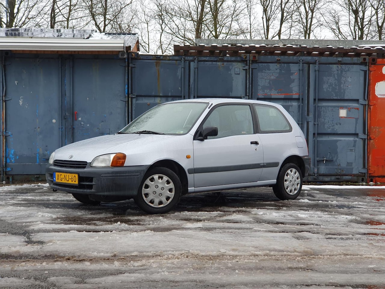 Toyota Starlet - 1.3-16V Black | Stuurbekrachtiging | Rijd Top | Handgeschakeld - AutoWereld.nl