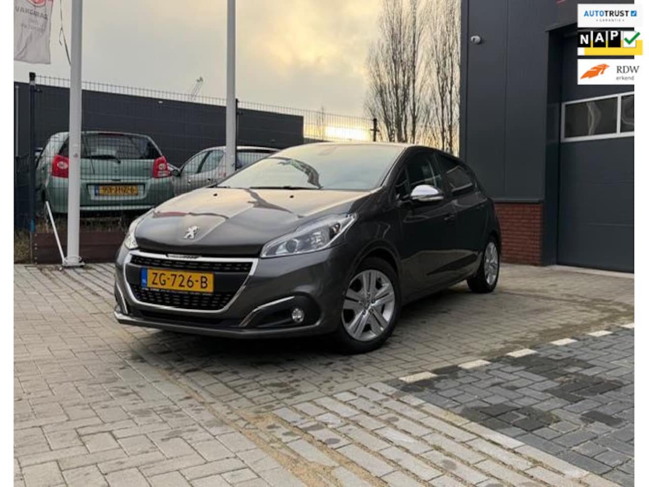 Peugeot 208 - 1.2 PureTech Signature 6 maanden GARANTIE inbegrepen NAVIGATIE - AutoWereld.nl