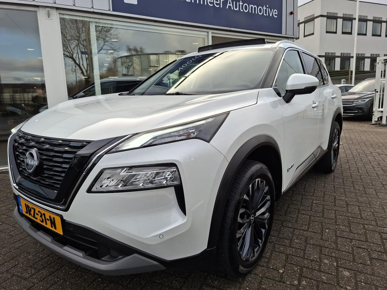 Nissan X-Trail - 1.5 e-Power Tekna automaat / panoramadak / camera / leer / car play / parelmoer - AutoWereld.nl