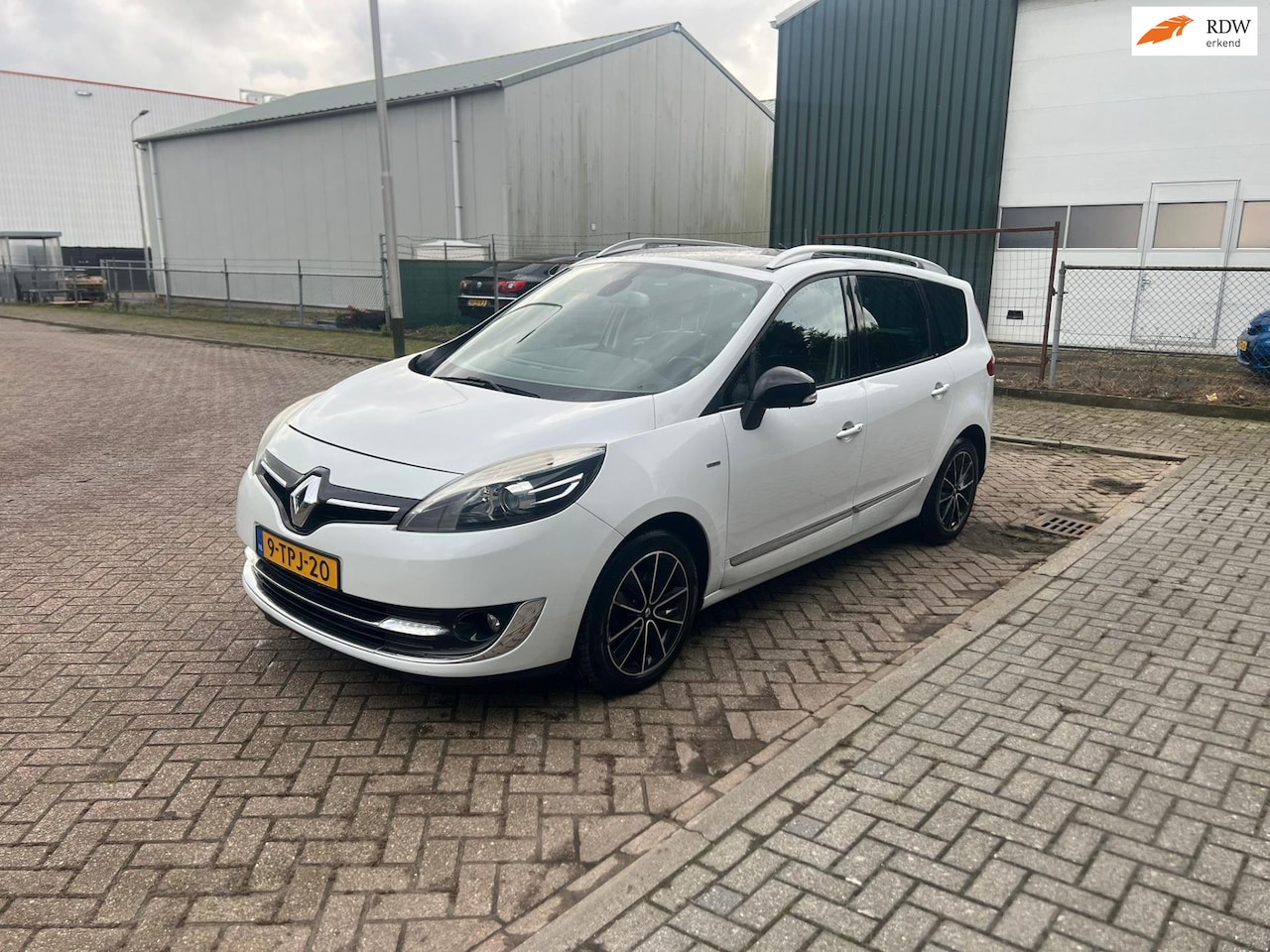 Renault Grand Scénic - 1.2 TCe Bose Airco Cruise Pano Pdc Achter Trekhaak Led Nieuwe Disb Ketting - AutoWereld.nl
