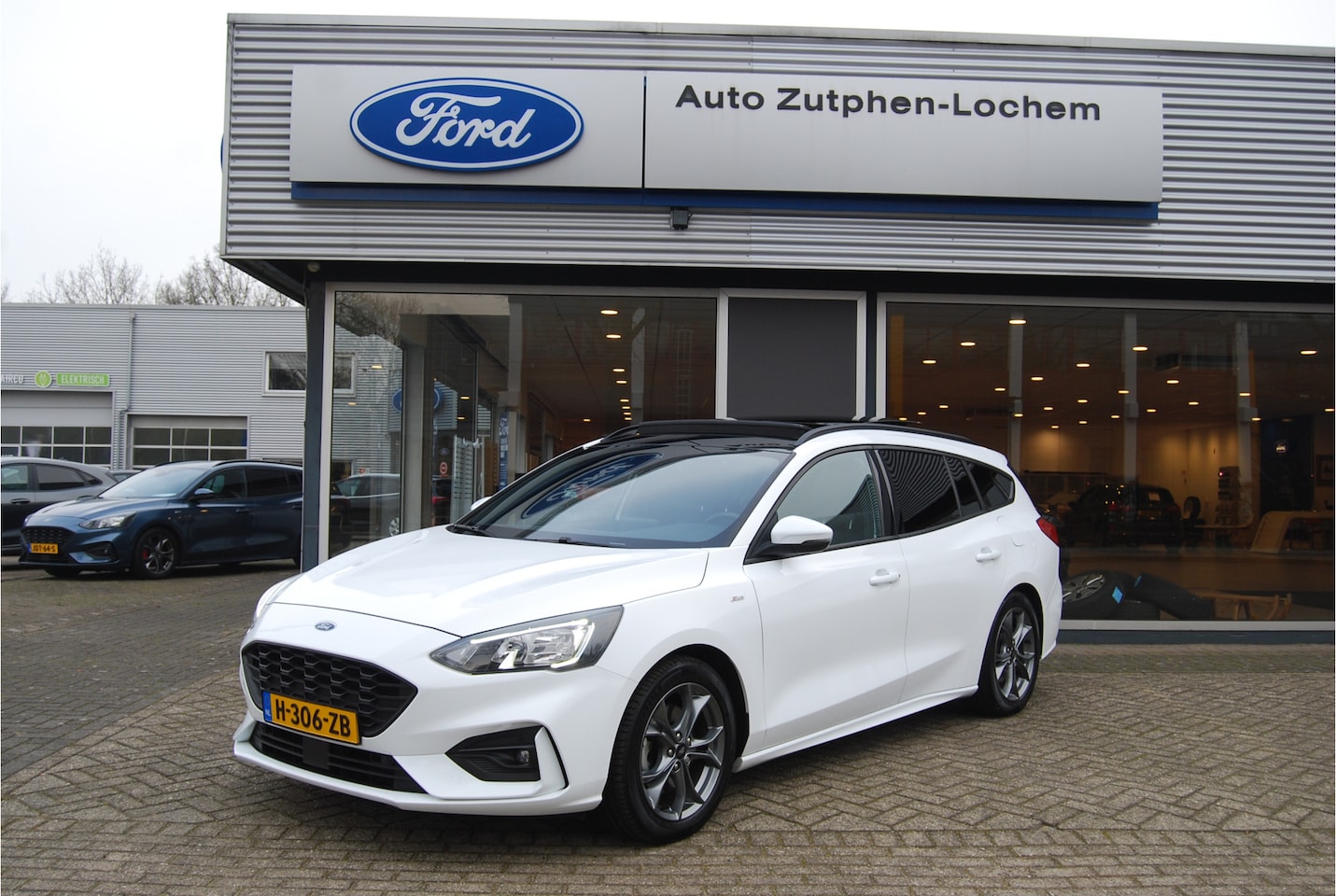 Ford Focus Wagon - 1.0 EcoBoost ST Line Wagon 125pk NL-AUTO | PANORAMADAK | CLIMATE | PDC V+A | APPLE/ANDRIOD - AutoWereld.nl