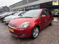 Ford Fiesta - 1.3-8V Futura | 3E EIGENAAR | 12MND GARANTIE | AIRCO | ELEC RAMEN | PDC | TREKHAAK |