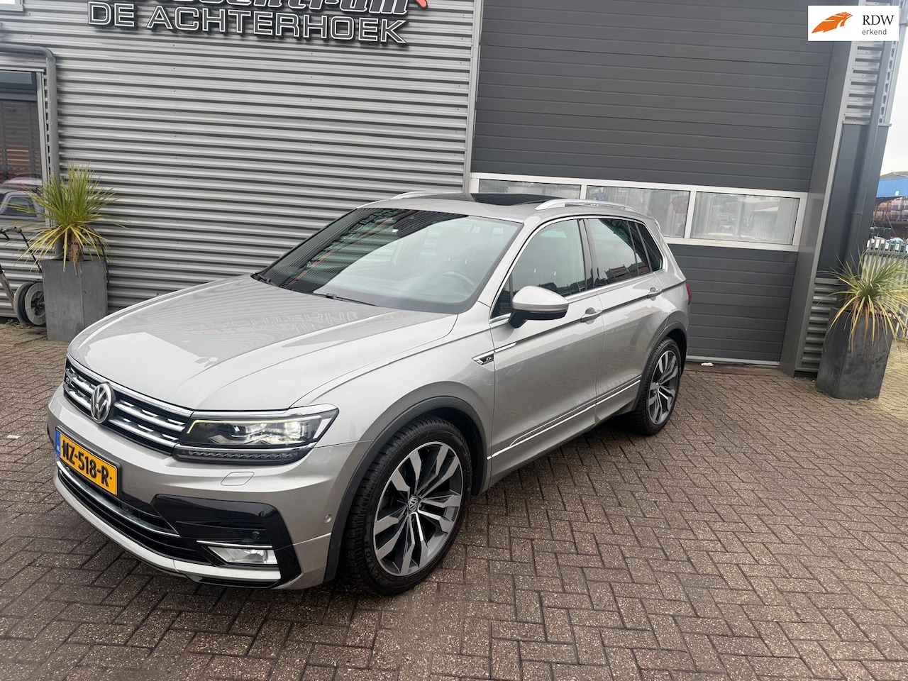 Volkswagen Tiguan - 1.4 TSI ACT R-Line Leer*Panoramadak*Trekhaak!! - AutoWereld.nl