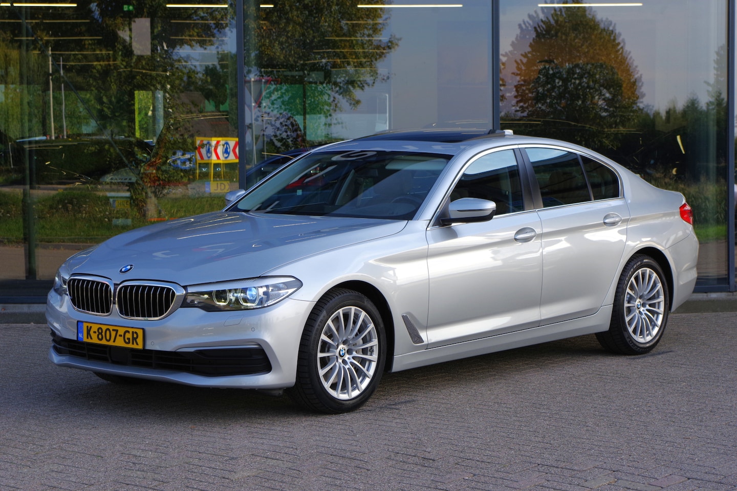 BMW 5-serie - 540i xDrive High Executive 540i 340 PK xDrive High Executive, Trekhaak, Schuif-Kanteldak, Adap. Cruise Control, Memor - AutoWereld.nl