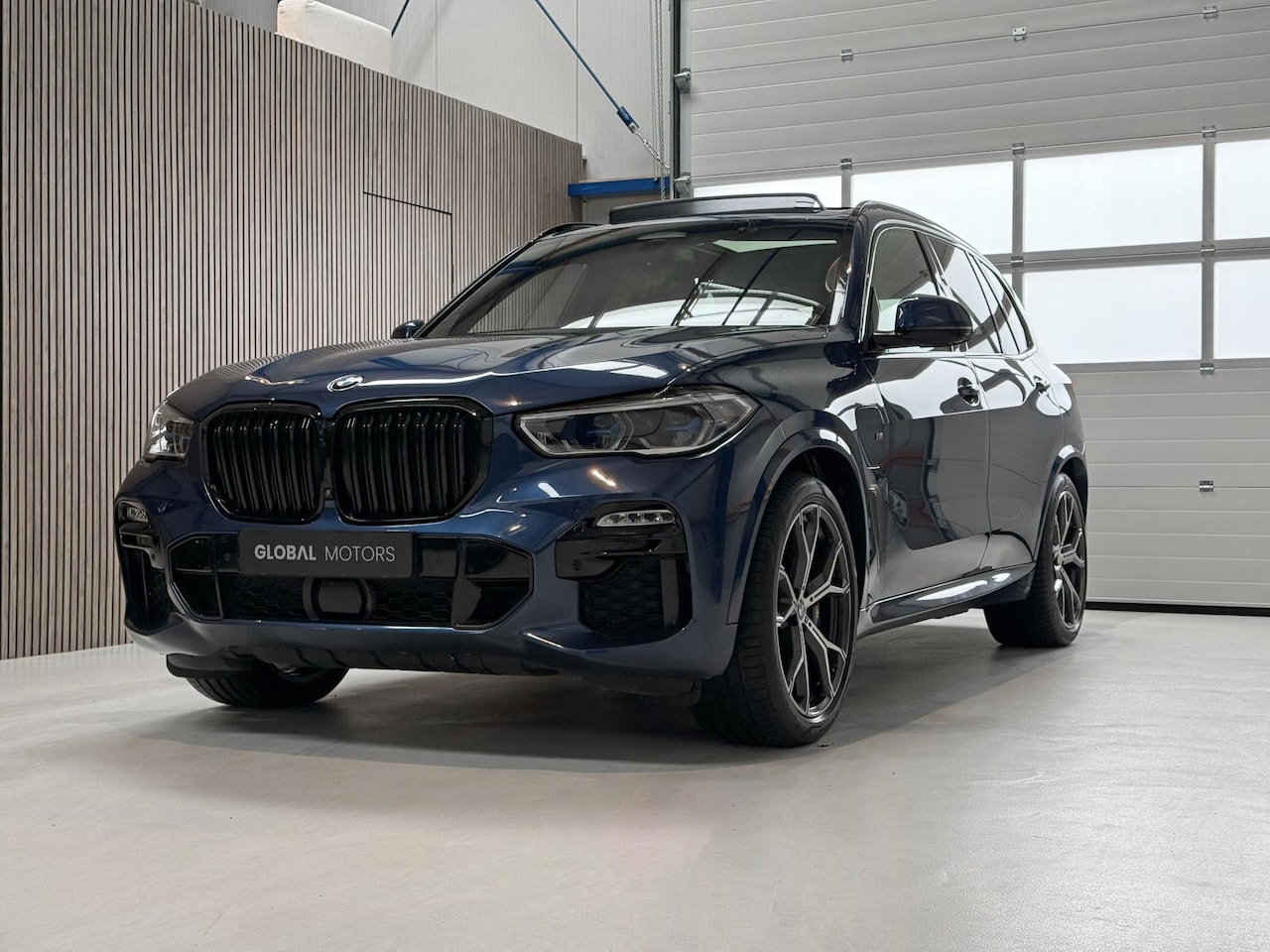 BMW X5 - xDrive45e High Executive M SPORT PAKKET - PANORAMADAK - STOELKOELING + VERWARMING - LASER - AutoWereld.nl