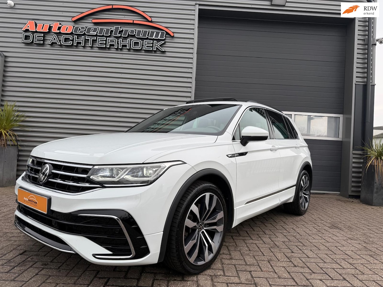 Volkswagen Tiguan - 2.0 TSI 4Motion R-Line PANO*VIRTUAL*LEER!! - AutoWereld.nl