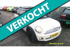 MINI Clubman - 1.6 Cooper Business pano airco elek pak nap apk