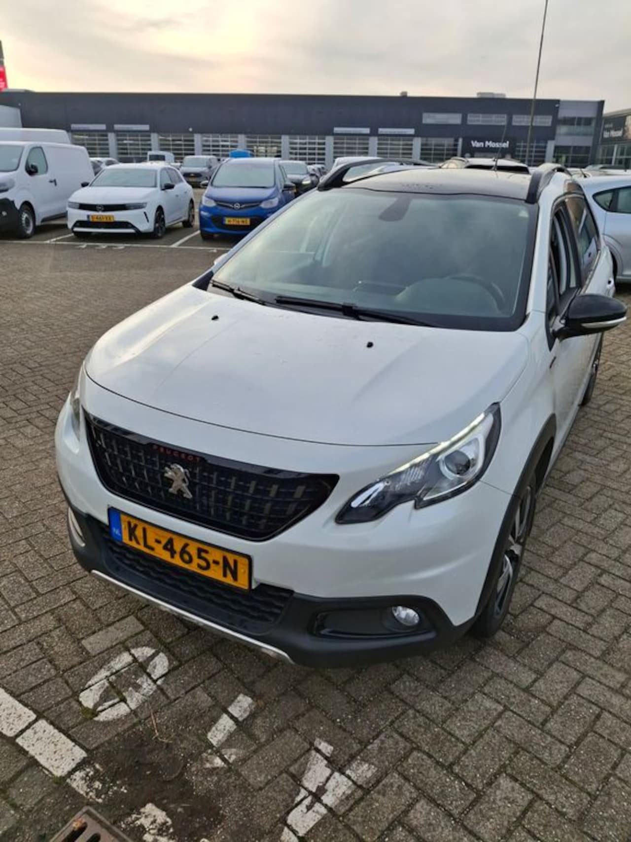Peugeot 2008 - GT-Line 1.2 PT-110pk NAVIGATIE METALICLAK TREKHAAK PARKEERHULP ACHTER &CAMERA - AutoWereld.nl