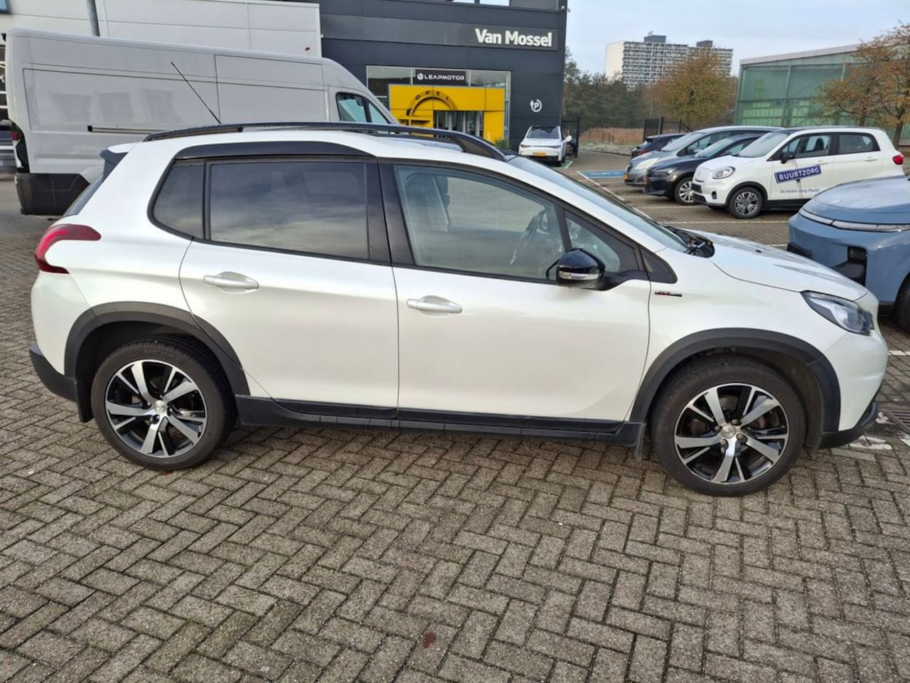 Peugeot 2008 - GT-Line 1.2 PT-110pk NAVIGATIE METALICLAK TREKHAAK PARKEERHULP ACHTER &CAMERA - AutoWereld.nl