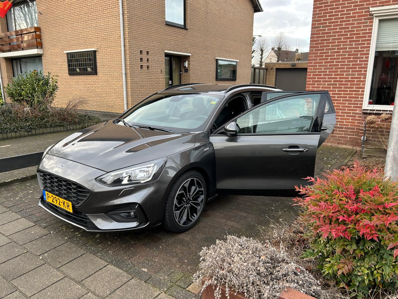 Ford Focus Wagon - 1.5 EcoBoost ST Line Business - AutoWereld.nl
