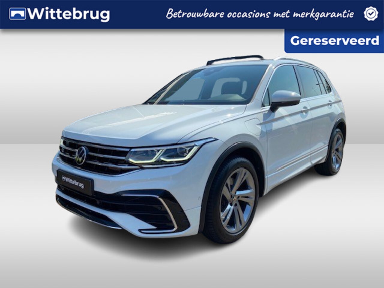 Volkswagen Tiguan - 1.4 TSI eHybrid R-Line Business+ / Panoramadak / 19" LMV / IQ LED Matrix / Navi / Camera / - AutoWereld.nl