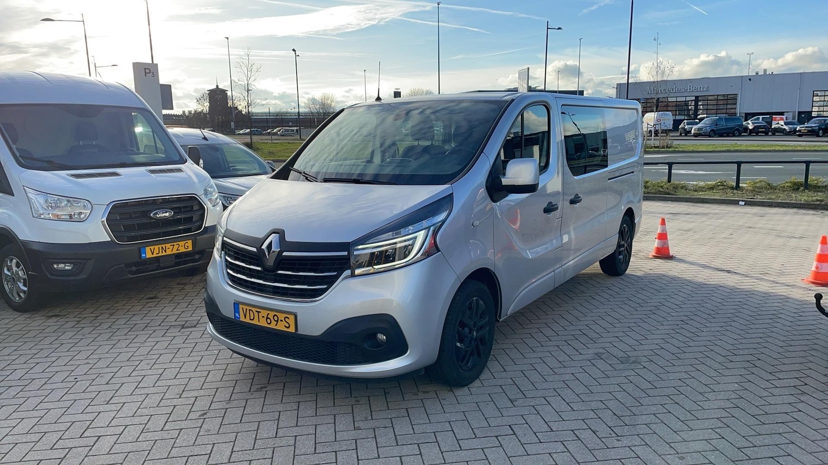Renault Trafic - 2.0 dCi 170 T29 L2H1 DC Luxe | Automaat | 5-zits - AutoWereld.nl