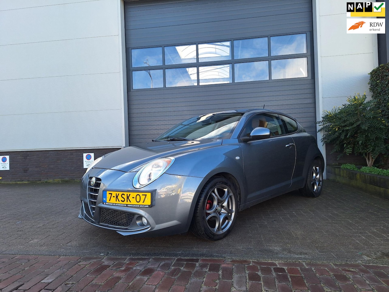Alfa Romeo MiTo - | 0.9 TwinAir Distinctive | Airco | Lage kilometerstand | Bluetooth | - AutoWereld.nl