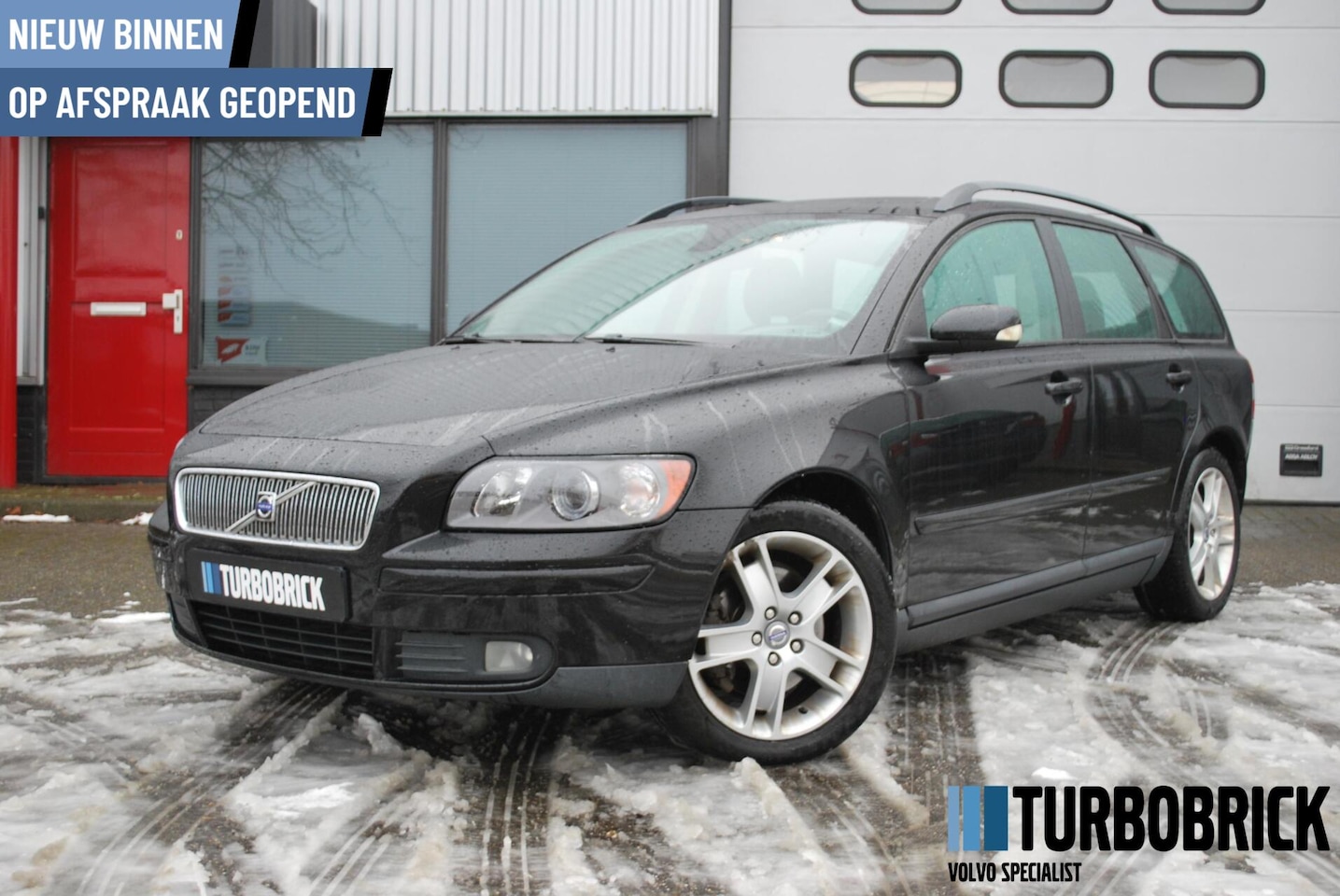 Volvo V50 - 2.4i Momentum | Leder | Cruise | Climate | Trekhaak |17" - AutoWereld.nl
