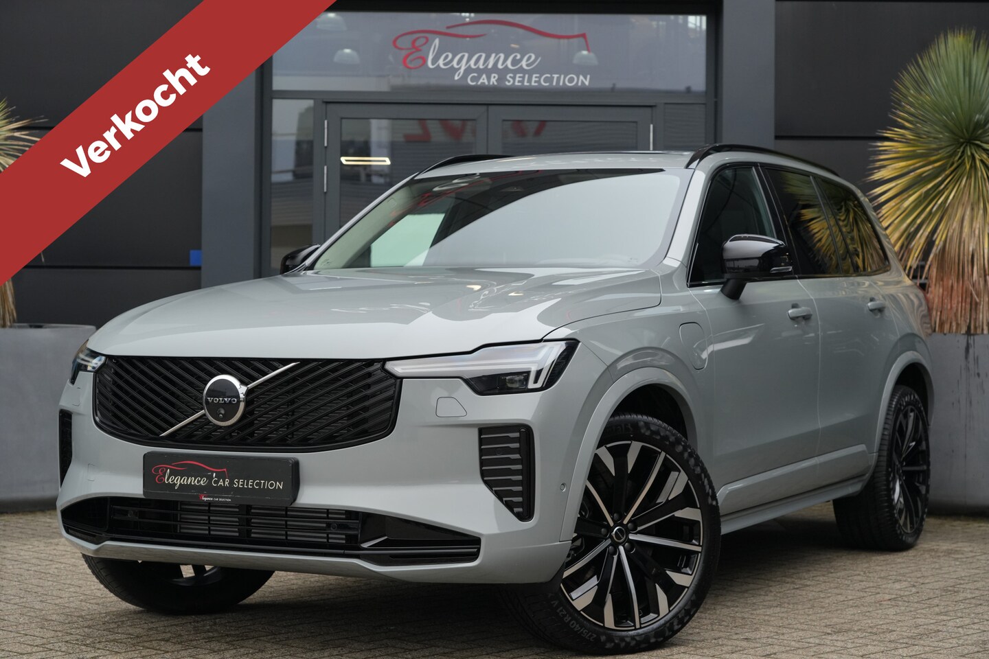 Volvo XC90 - 2.0 T8 Plug-in hybrid AWD Ultra Dark 455pk Panoramadak/Stoelverwarming/360Camera - AutoWereld.nl