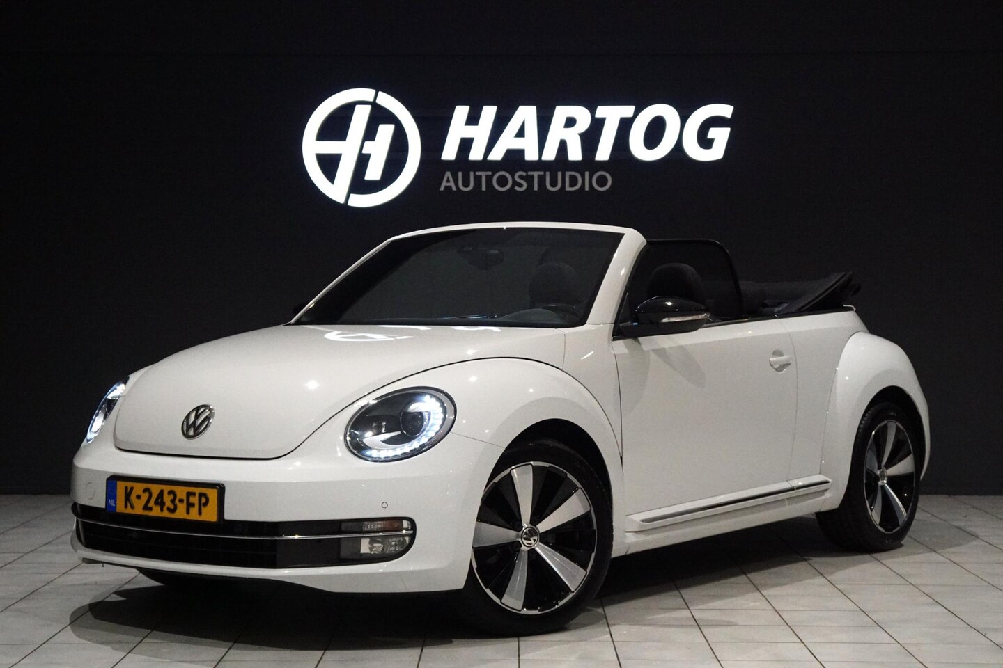 Volkswagen Beetle Cabriolet - 1.2 TSI Club + CAMERA / XENON / APPLE CARPLAY - AutoWereld.nl