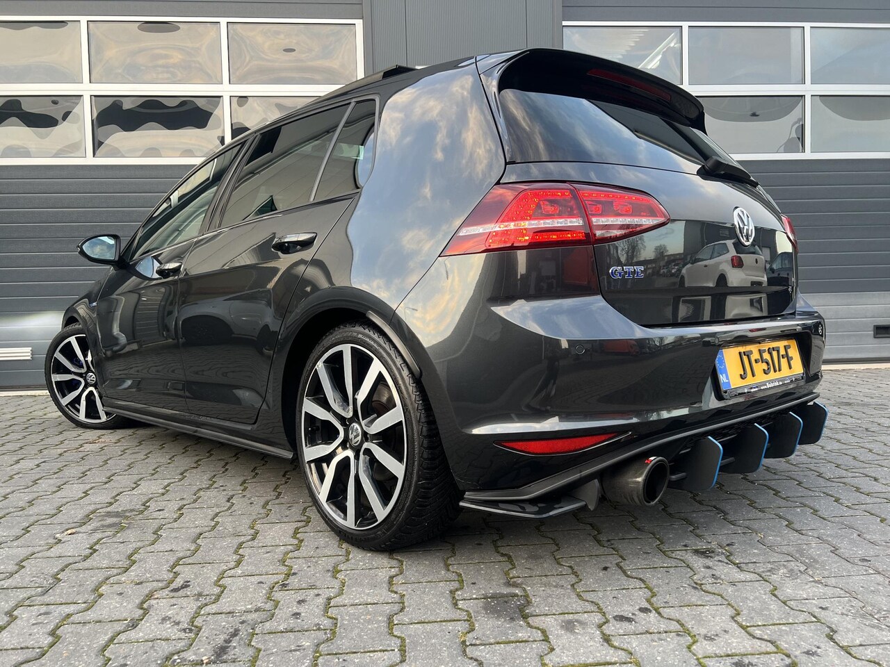 Volkswagen Golf - 1.4 TSI GTE *PANORAMA*AKRAPOVIC*ASH PERFORMANCE-FLIPPERS*CAMERA*VOL - AutoWereld.nl