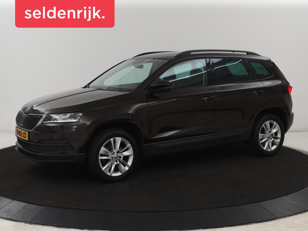 Skoda Karoq - 1.0 TSI Style | Camera | Carplay | Navigatie | Full LED | Climate control | Parkeerhulp | - AutoWereld.nl