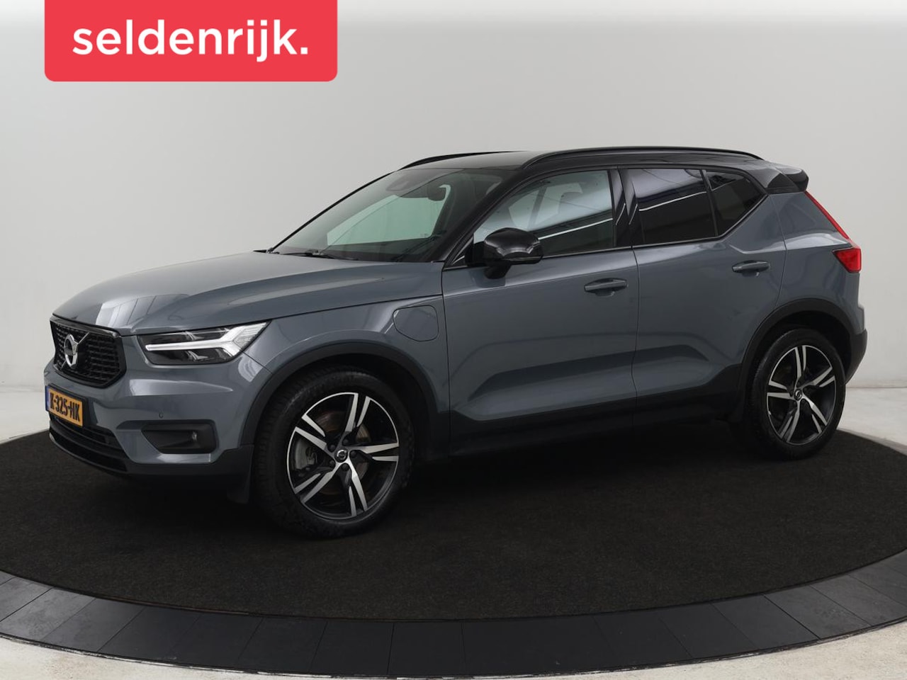 Volvo XC40 - 1.5 T4 Recharge R Design Expression | Trekhaak | Leder | Stoel & stuurverwarming | Camera - AutoWereld.nl