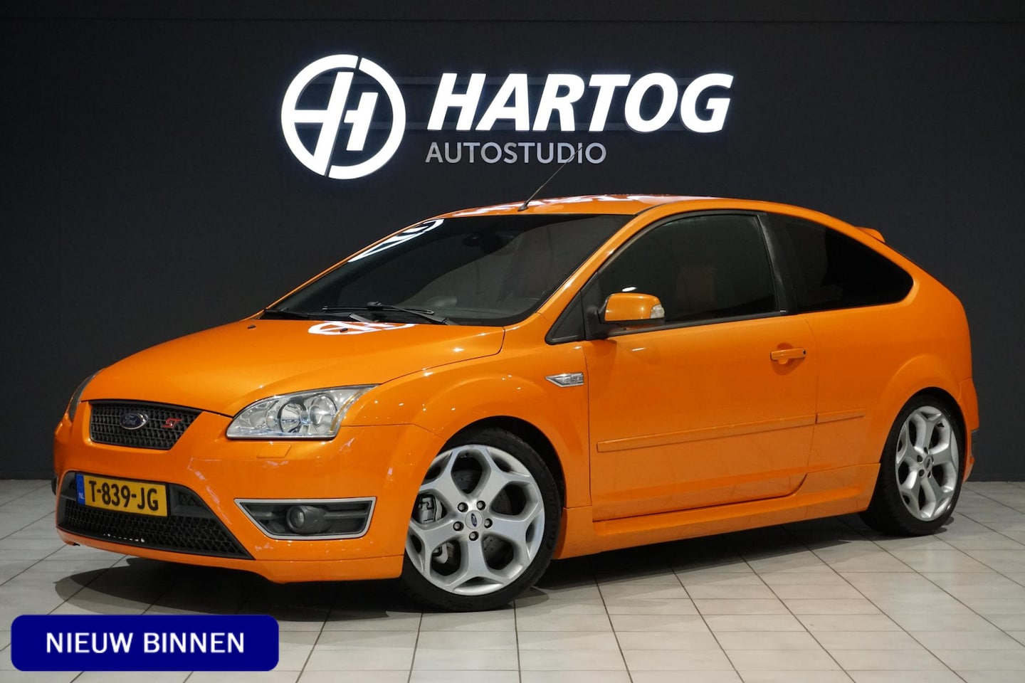 Ford Focus - 2.5-20V ST 226PK 3-DRS *ELECTRIC ORANGE* + CARPLAY / XENON - AutoWereld.nl