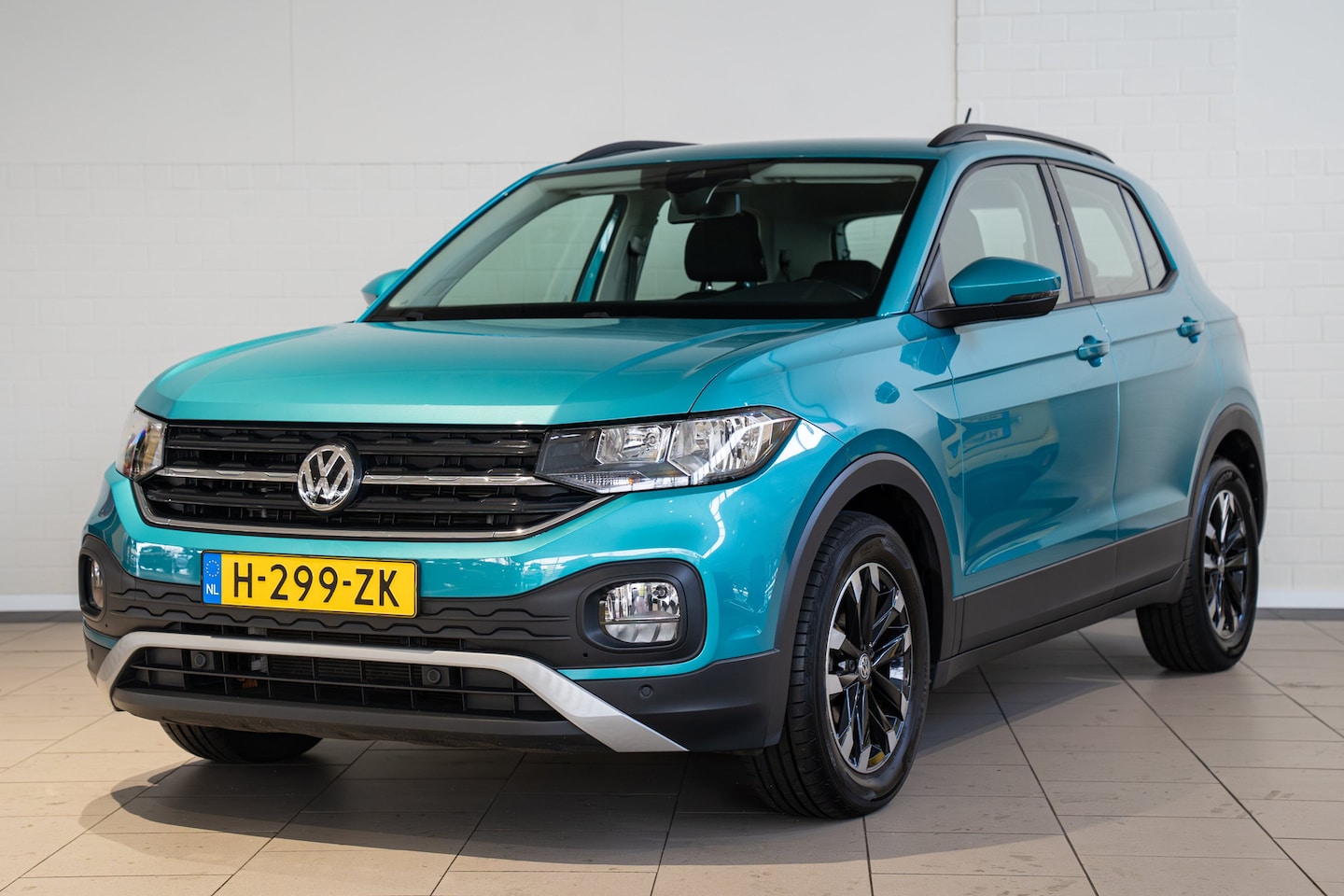 Volkswagen T-Cross - 1.0 TSI Life | Parkeersensoren | Lichtmetalen velgen | Bluetooth | Armsteun | Airco | - AutoWereld.nl