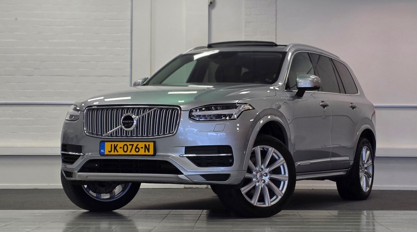 Volvo XC90 - 2.0 T8 Inscription SOH 86% B&W Luchtvering Adaptieve Cruise Trekhaak Vol! - AutoWereld.nl