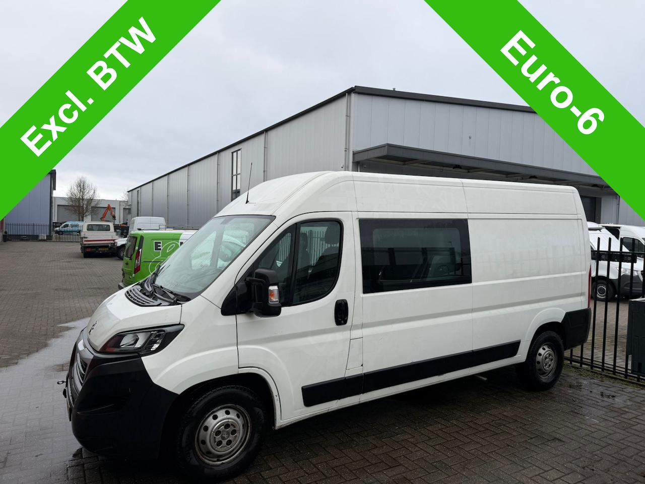 Peugeot Boxer - 335 2.2 BlueHDi 140 L3H2 Premium DC 335 2.2 BlueHDi 140 L3H2 Premium DC 5 zitplaatsen - AutoWereld.nl
