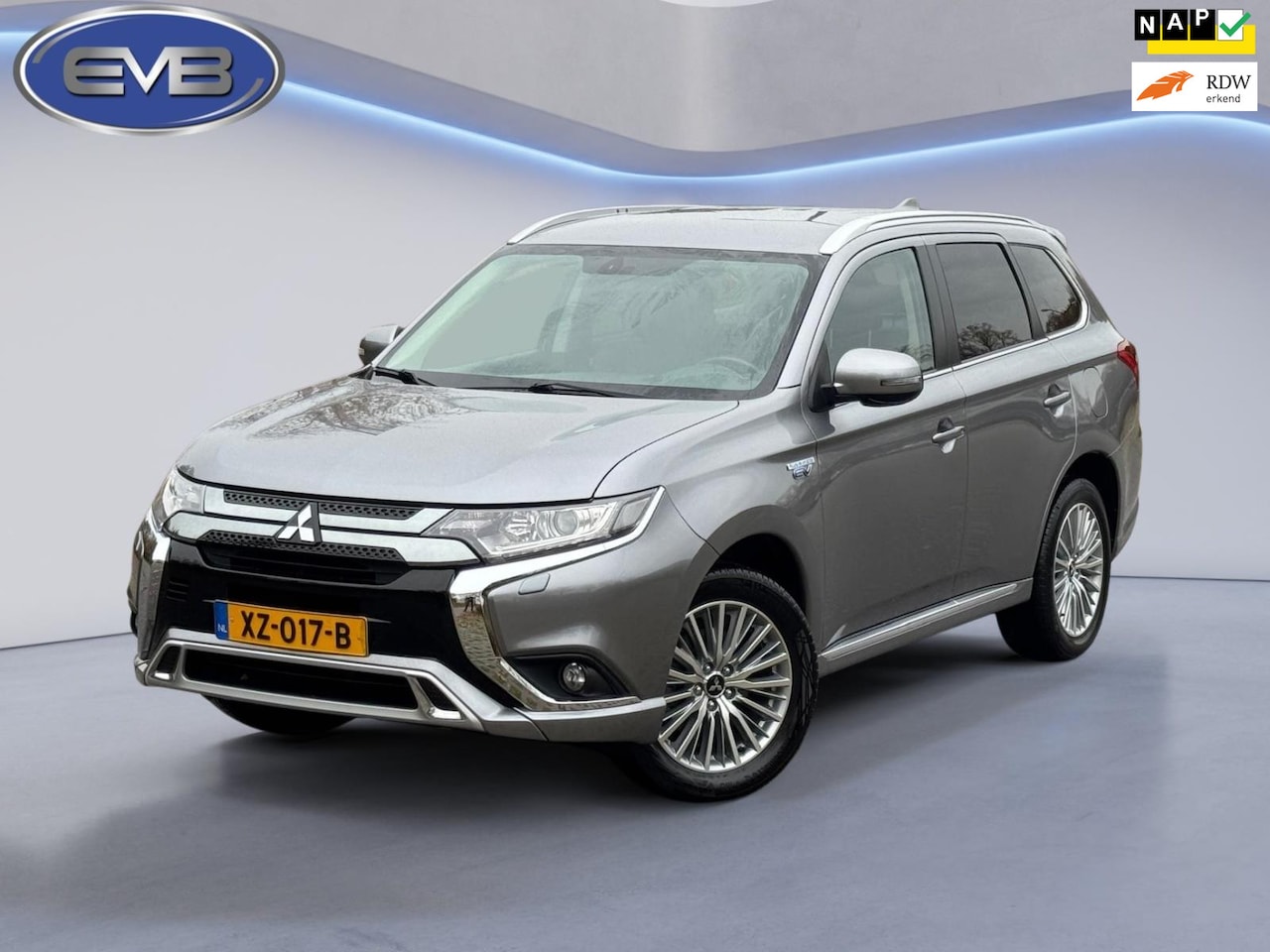 Mitsubishi Outlander - 2.4 PHEV Pure 2.4 PHEV Pure+, vele opties, achteruitrijcamera, leder, 18 inch, trekhaak, NL auto met nap - AutoWereld.nl