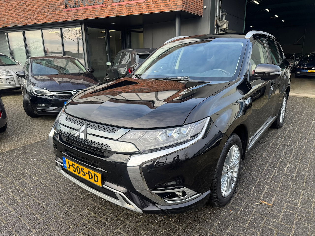 Mitsubishi Outlander - 2.4 PHEV Pure+ 4WD LED ACC CAMERA STOELVERWARMING ORIG NL NAP - AutoWereld.nl