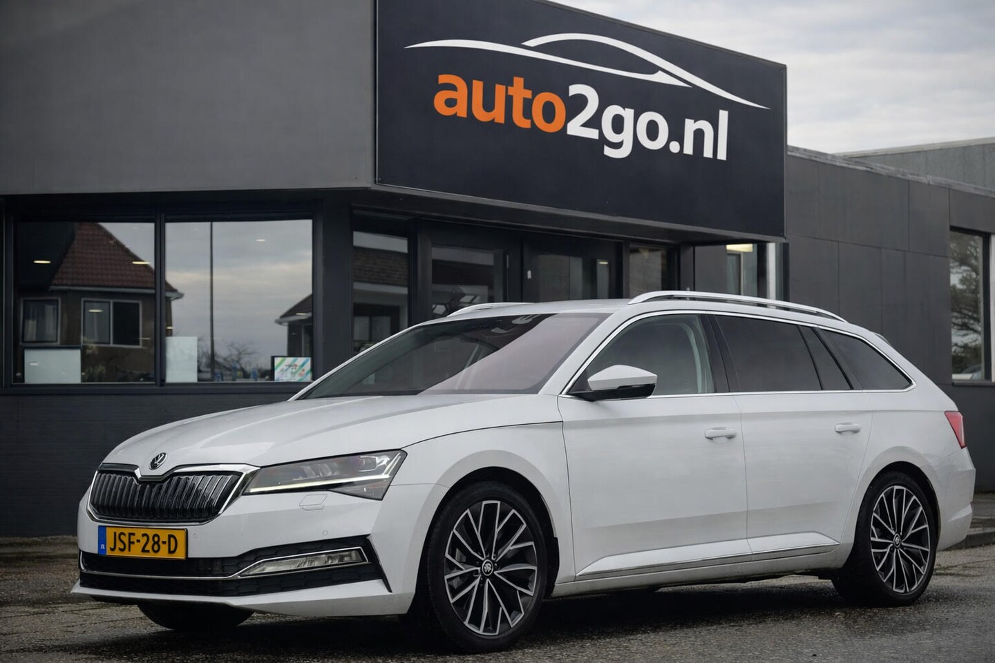 Skoda Superb Combi - 1.4 TSI iV AUT6 LAURIN & KLEMENT 94D.KM! PANODAK LEDER NAVI CAMERA VIRTUAL-DASH APPLE-CARP - AutoWereld.nl
