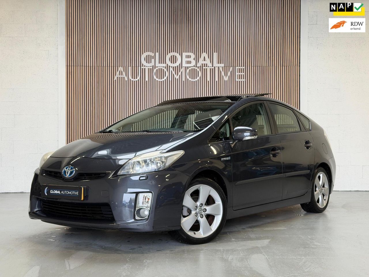 Toyota Prius - 1.8 Dynamic - SCHUIFDAK - HEAD UP - CAMERA - AutoWereld.nl