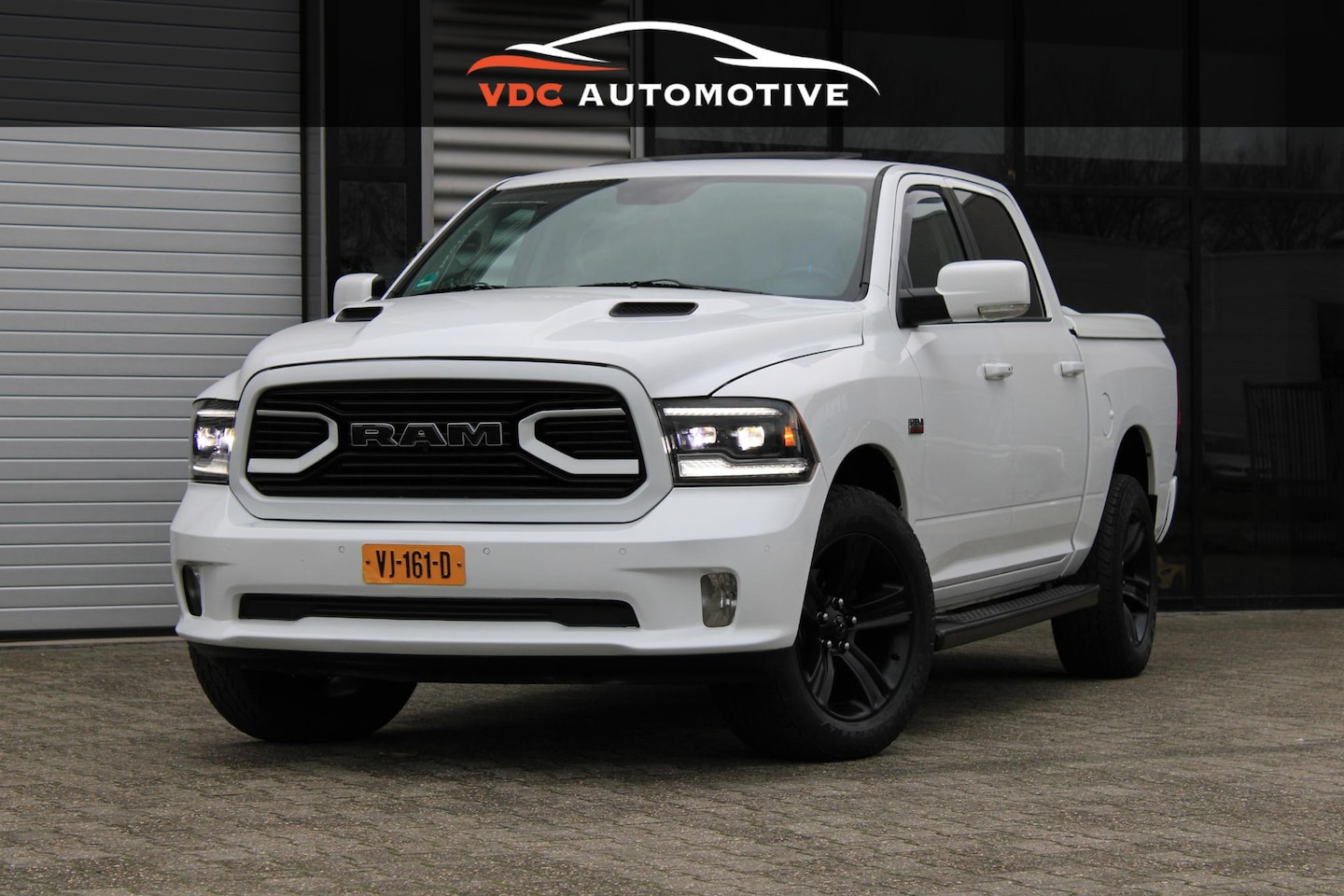 Dodge Ram 1500 - 5.7 V8 Schuifdak | Kleppenuitlaat | 360 Camera | Stoelklima | Stuurverwarming | LED | Voll - AutoWereld.nl