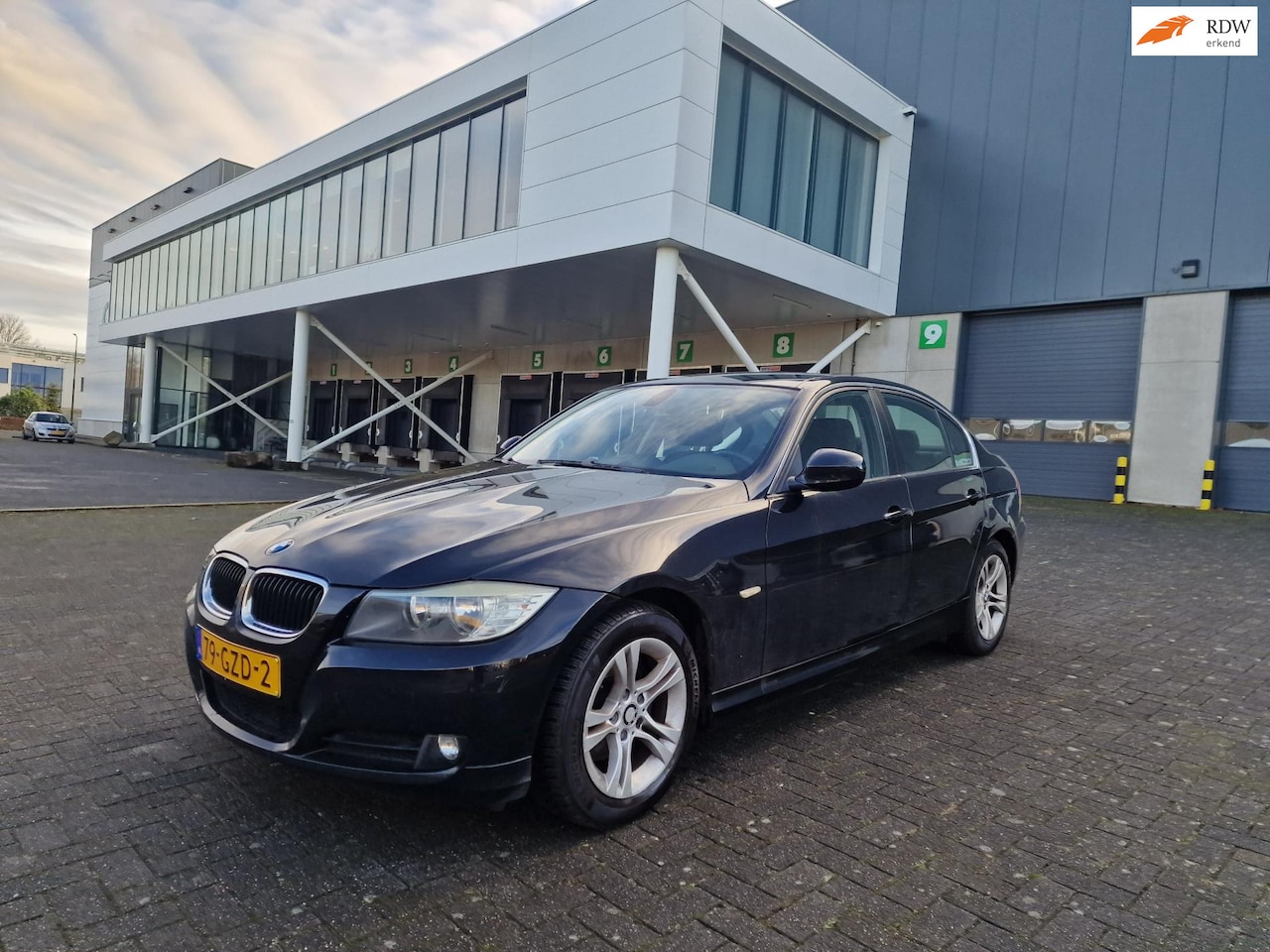 BMW 3-serie - 318i Business Line NAVI PSENSOR CRUISE - AutoWereld.nl