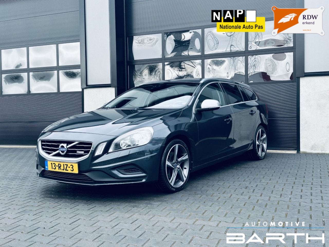 Volvo V60 - 2.4 D5 R-Design | AUT | EX BPM | NAP | - AutoWereld.nl