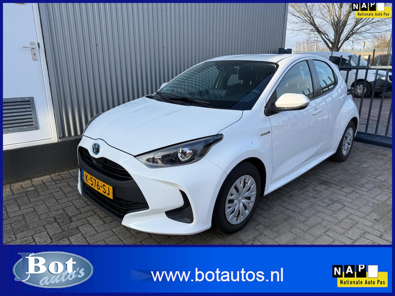 Toyota Yaris - 1.5 Hybrid Active / NAVIGATIE / AIRCO / ACHTERUITRIJCAMERA / 1E EIGENAAR / NL-AUTO - AutoWereld.nl
