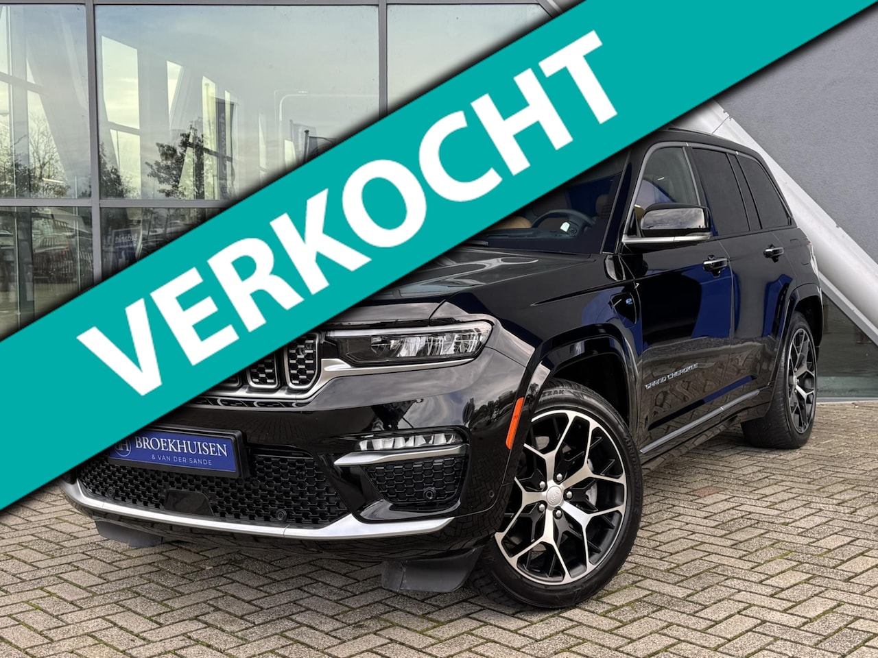Jeep Grand Cherokee - 2.0 Summit Reserve Plug in Hybride 4xe 380pk Panoramadak / Luchtvering / Night vision - AutoWereld.nl