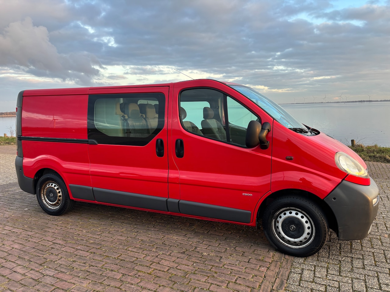 Opel Vivaro - 2.0i L2 H1 Benzine-uitvoering met dubbele cabine is zeer schaars in Nederland - AutoWereld.nl