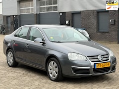 Volkswagen Jetta - 1.4 TSI Comfortline CLIMA CRUISE TREKHAAK CARPLAY