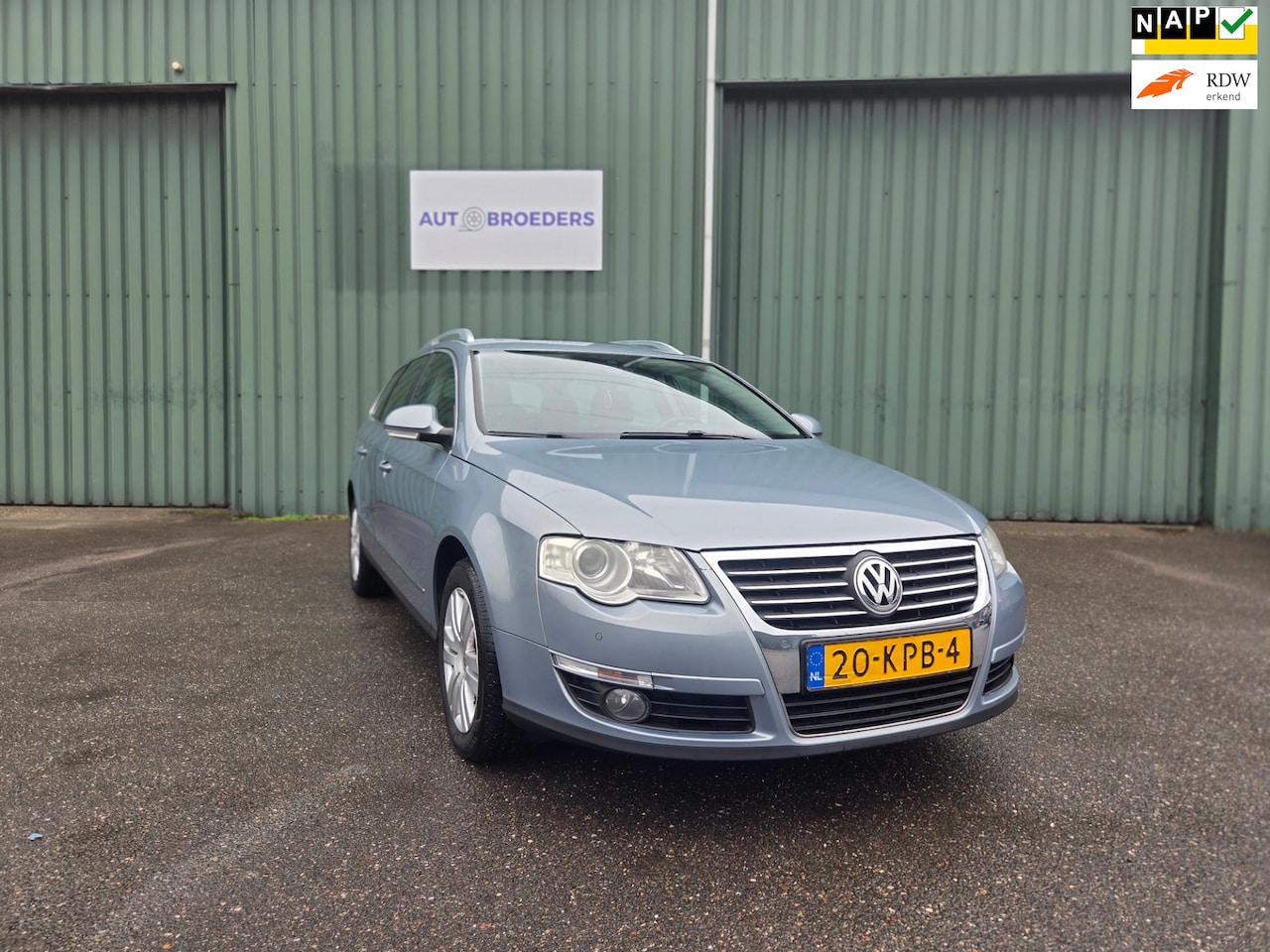 Volkswagen Passat Variant - 1.4 TSI Highline BlueMotion PANORMA - KETTING VERVANGEN - STOELVERWARMING - TREKHAAK - AutoWereld.nl