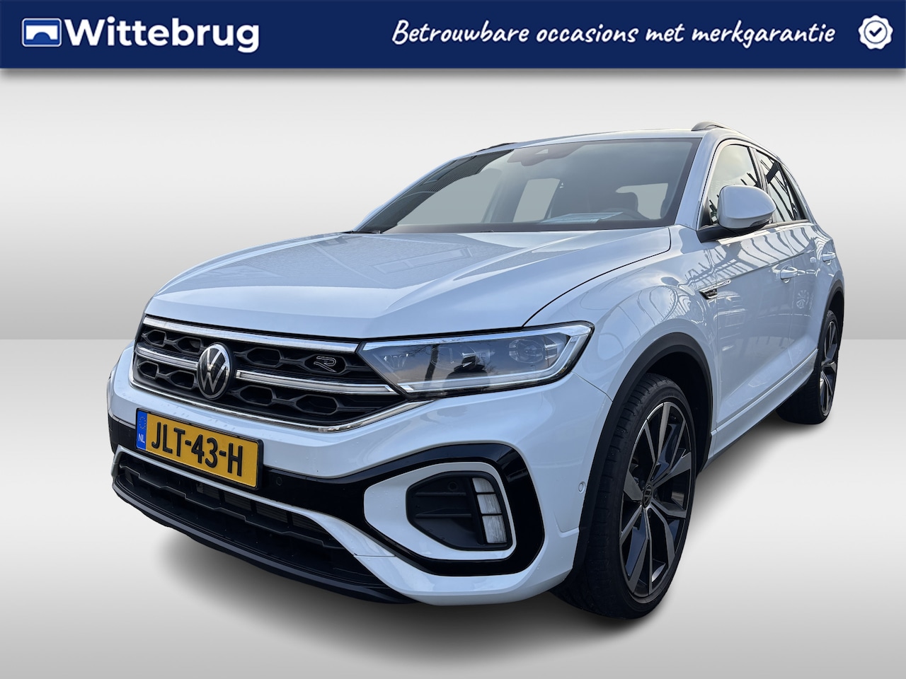 Volkswagen T-Roc - 1.5 TSI 150pk R-Line DSG Automaat Panoramadak / Leder / IQ LED verlichting / 19"LM / Navig - AutoWereld.nl