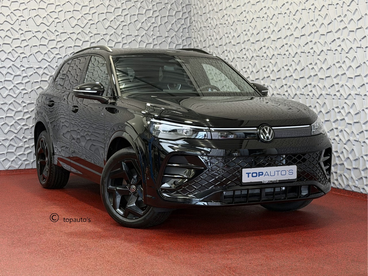 Volkswagen Tiguan - 1.5 eHYBRID 272PK NW AUTO R-LINE BLACK PANO SCHUIFDAK XL.NAVI BLACK.STYLE 360.CAM ELEK.KLE - AutoWereld.nl