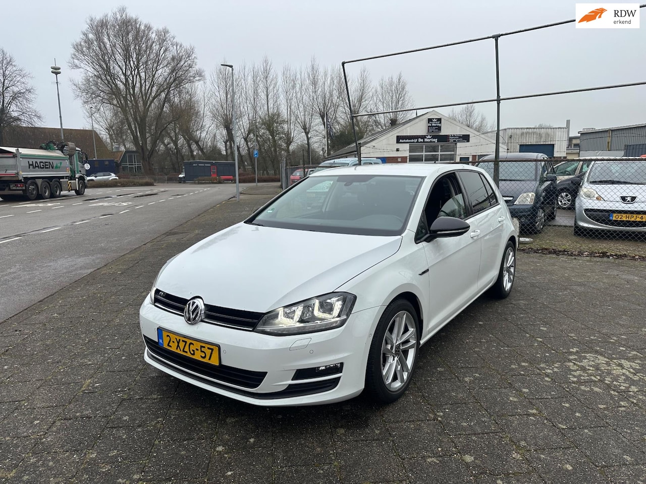 Volkswagen Golf - 1.6 TDI Trendline Bluemotion Xenon PDC - AutoWereld.nl